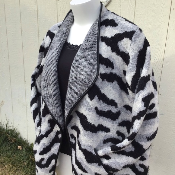 EUC Winter Camo Print Cozy Jacquard Overpiece - Picture 8 of 16